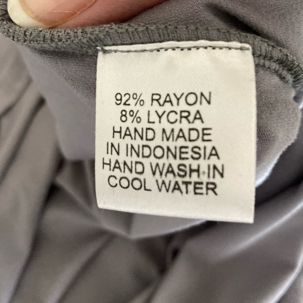 Gray Top With Circular Pattern - image 6